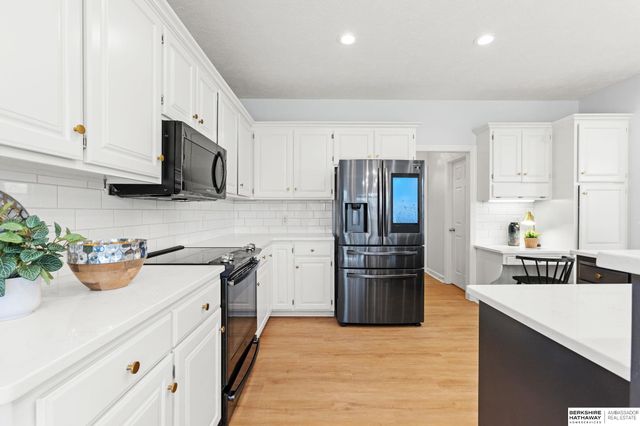 1226 Cork Drive, Papillion, NE 68046