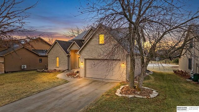 1226 Cork Drive, Papillion, NE 68046