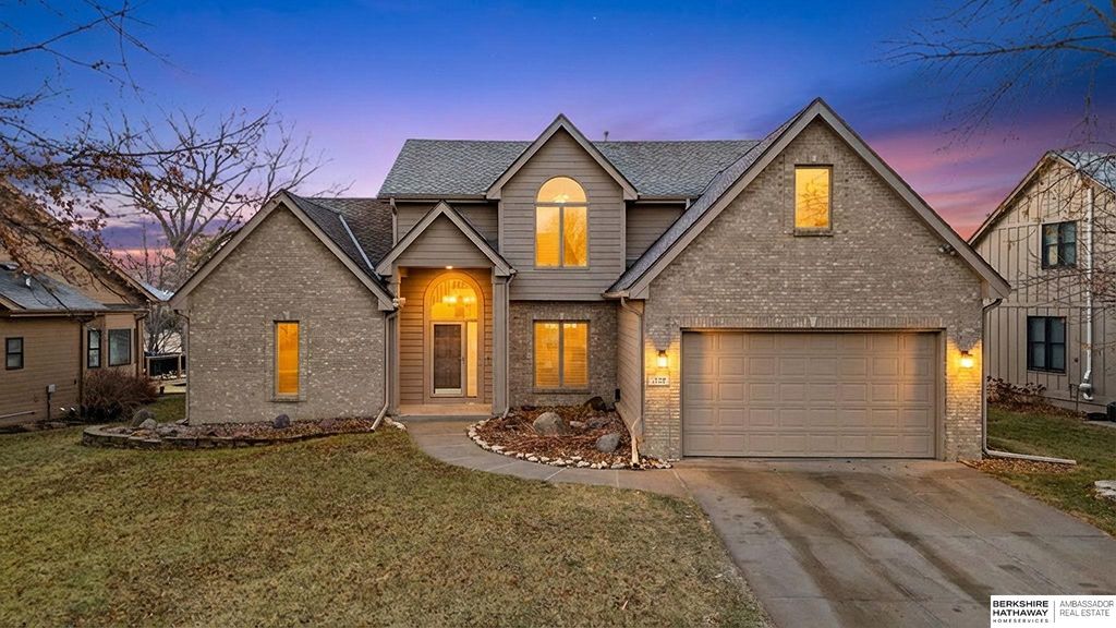 1226 Cork Drive, Papillion, NE 68046