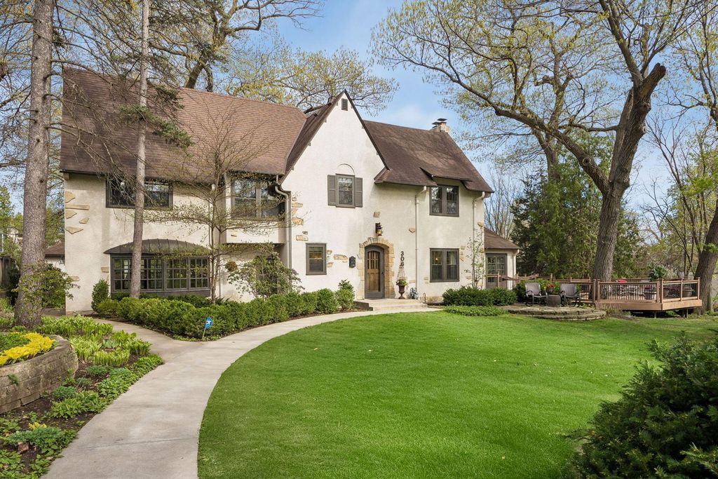 306 W Minnehaha Parkway, Minneapolis, MN 55419