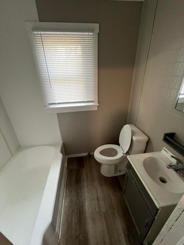 1511 W Florida Street, Springfield, MO 65803