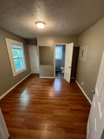 1511 W Florida Street, Springfield, MO 65803