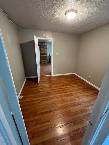 1511 W Florida Street, Springfield, MO 65803