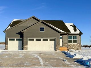 2920 S Copper Creek Ave Avenue, Sioux Falls, SD 57110