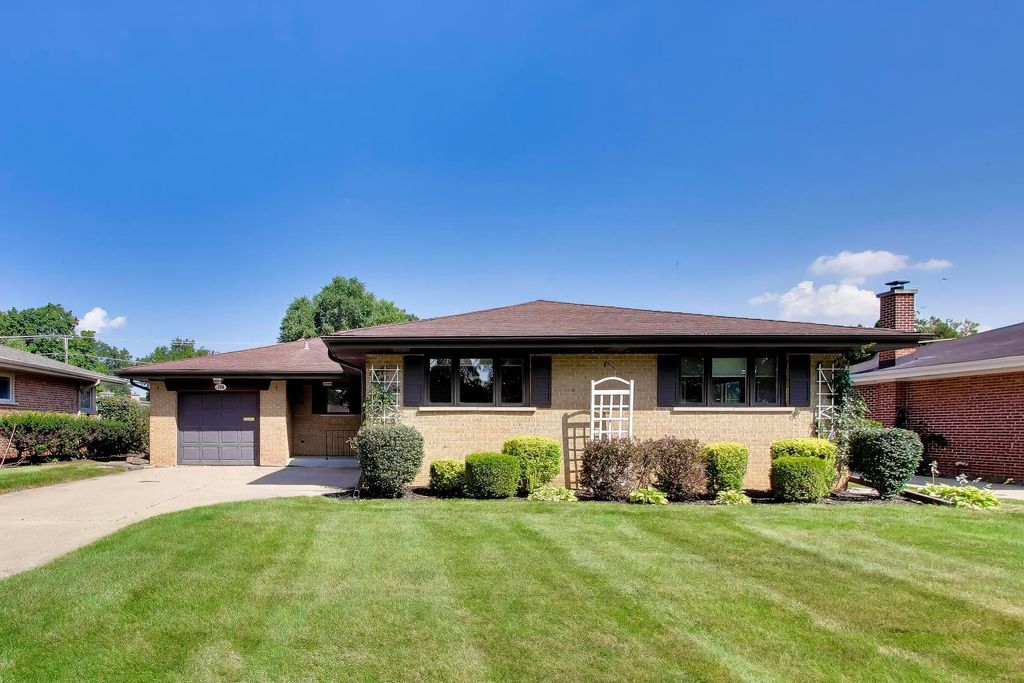 704 W Lonnquist Boulevard, Mount Prospect, IL 60056 — exterior