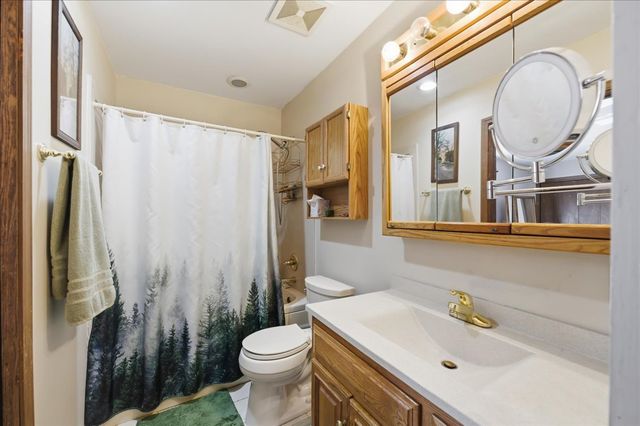 23W281 Cambridge Court, Glen Ellyn, IL 60137