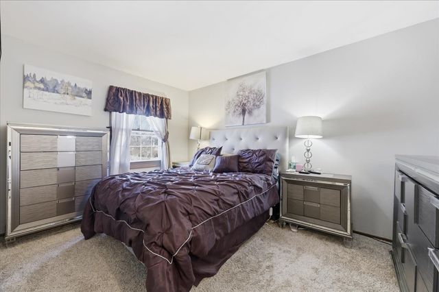 23W281 Cambridge Court, Glen Ellyn, IL 60137