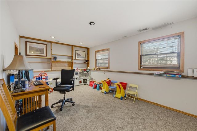 23W281 Cambridge Court, Glen Ellyn, IL 60137