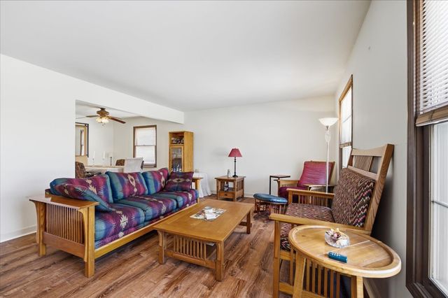 23W281 Cambridge Court, Glen Ellyn, IL 60137