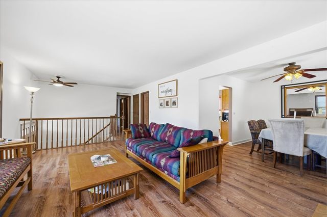 23W281 Cambridge Court, Glen Ellyn, IL 60137