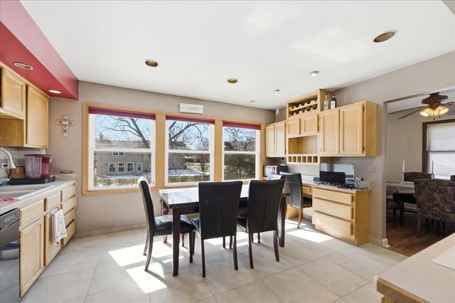 23W281 Cambridge Court, Glen Ellyn, IL 60137