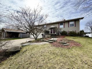 23W281 Cambridge Court, Glen Ellyn, IL 60137