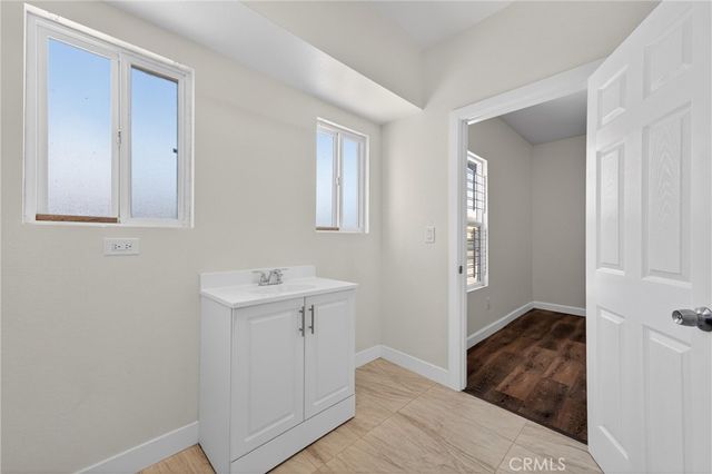 132 W 74th, Los Angeles, CA 90003