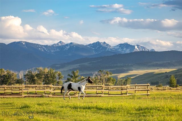 1021 Gateway South Road, Gallatin Gateway, MT 59730