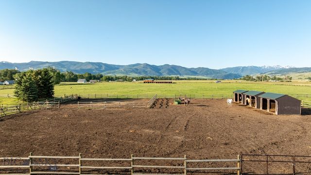 1021 Gateway South Road, Gallatin Gateway, MT 59730