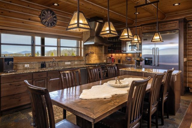 1021 Gateway South Road, Gallatin Gateway, MT 59730