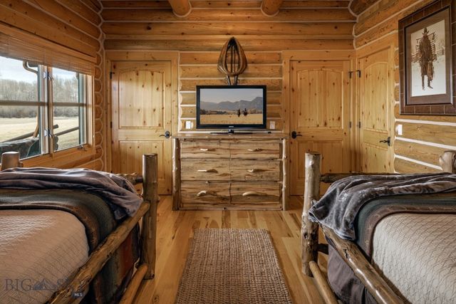 1021 Gateway South Road, Gallatin Gateway, MT 59730