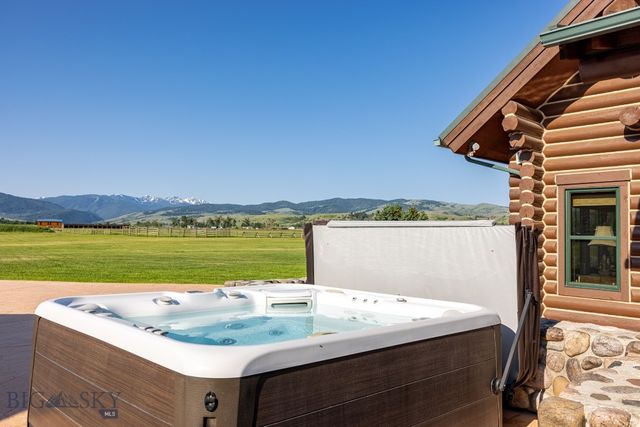 1021 Gateway South Road, Gallatin Gateway, MT 59730