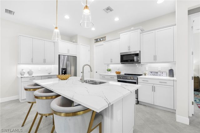 7080 Saona CT, Naples, FL 34113