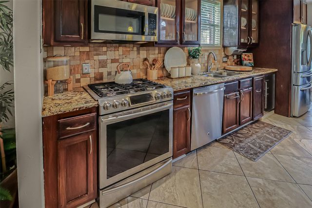 4203 Shadow Haven Drive, Fresno, TX 77545