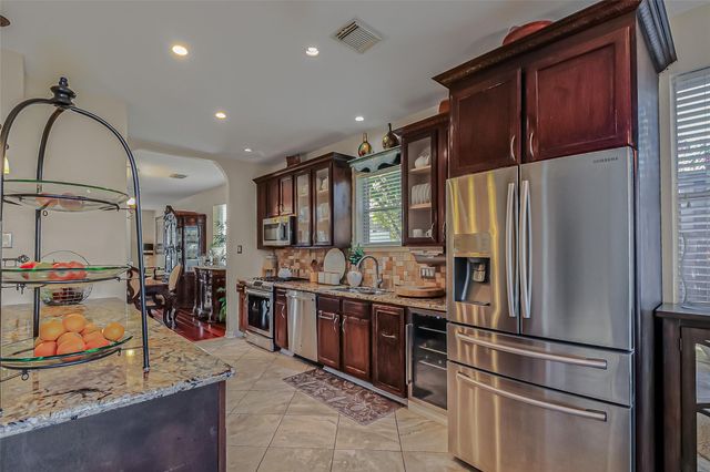 4203 Shadow Haven Drive, Fresno, TX 77545