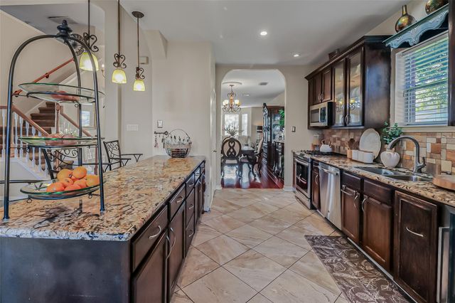 4203 Shadow Haven Drive, Fresno, TX 77545
