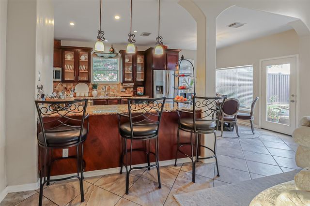 4203 Shadow Haven Drive, Fresno, TX 77545