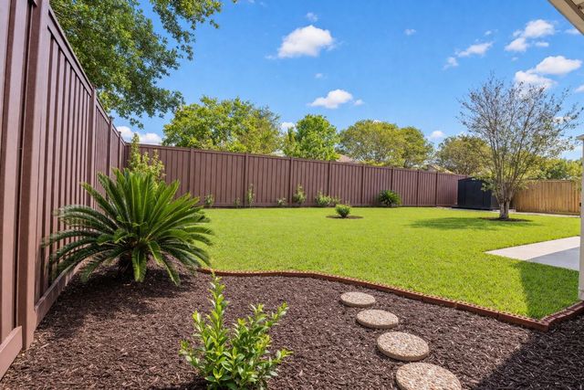 4203 Shadow Haven Drive, Fresno, TX 77545