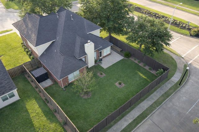 4203 Shadow Haven Drive, Fresno, TX 77545