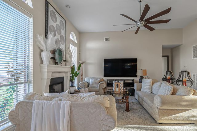 4203 Shadow Haven Drive, Fresno, TX 77545