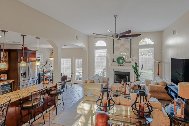 4203 Shadow Haven Drive, Fresno, TX 77545