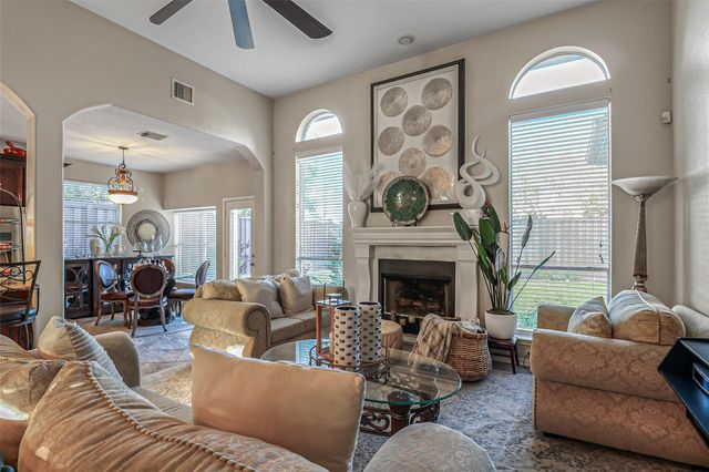 4203 Shadow Haven Drive, Fresno, TX 77545