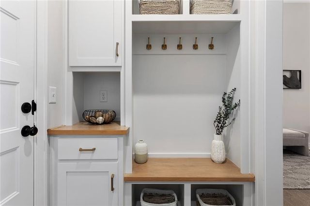 11277 S Sunray Drive, Olathe, KS 66061