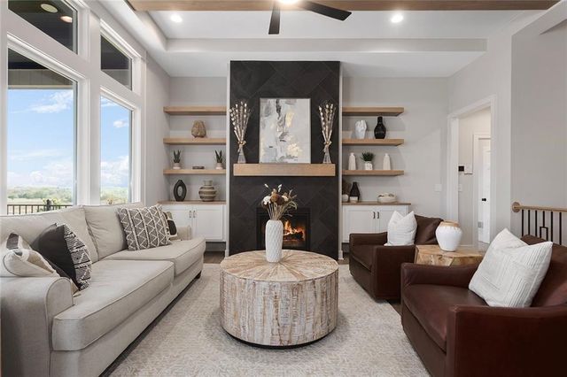 11277 S Sunray Drive, Olathe, KS 66061