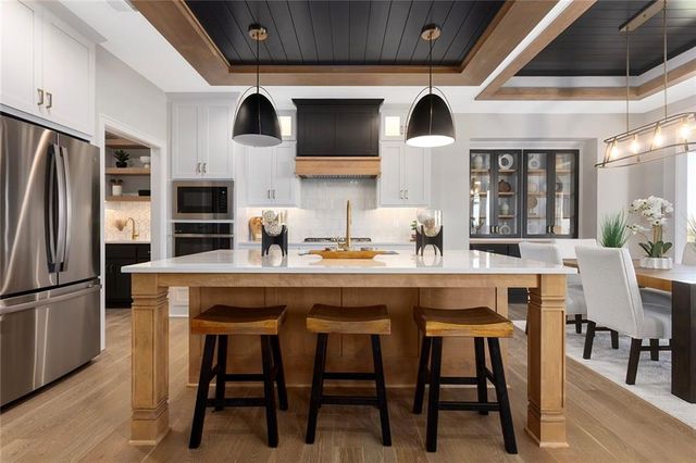 11277 S Sunray Drive, Olathe, KS 66061