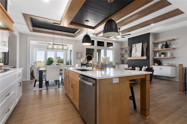 11277 S Sunray Drive, Olathe, KS 66061