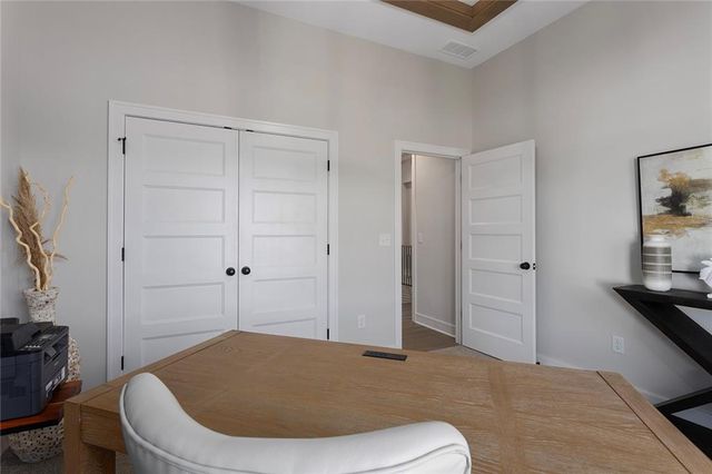 11277 S Sunray Drive, Olathe, KS 66061