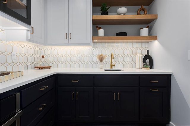 11277 S Sunray Drive, Olathe, KS 66061