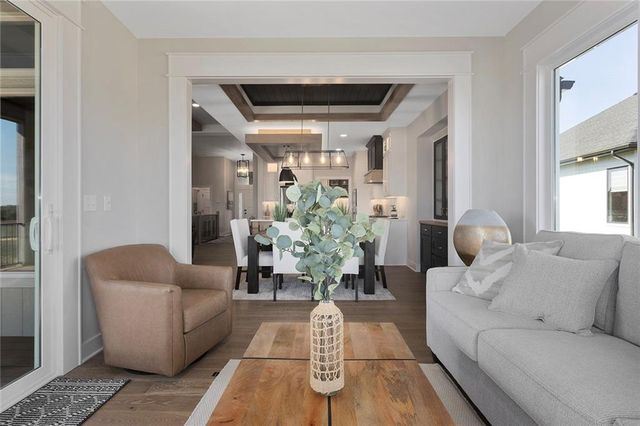 11277 S Sunray Drive, Olathe, KS 66061