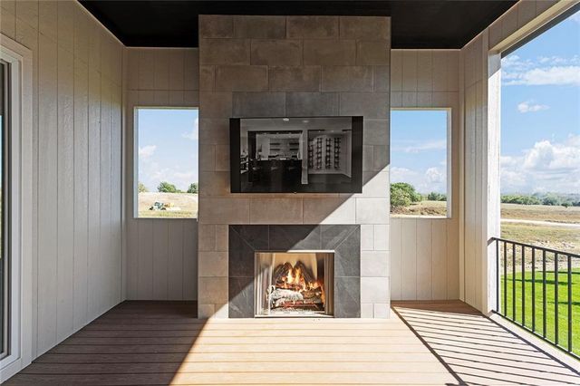 11277 S Sunray Drive, Olathe, KS 66061