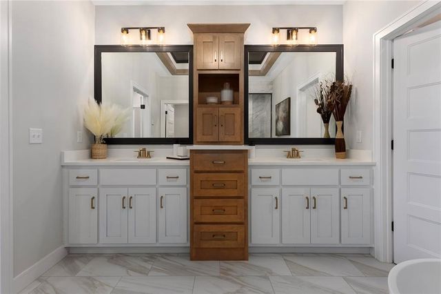 11277 S Sunray Drive, Olathe, KS 66061