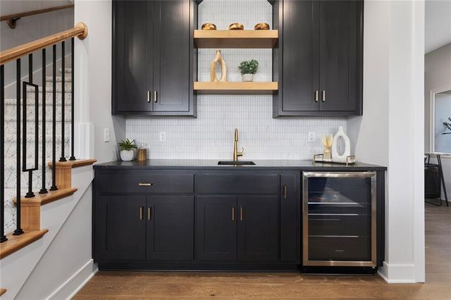 11277 S Sunray Drive, Olathe, KS 66061