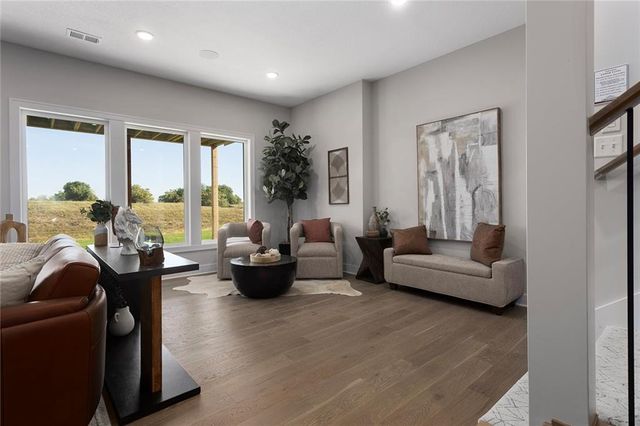 11277 S Sunray Drive, Olathe, KS 66061