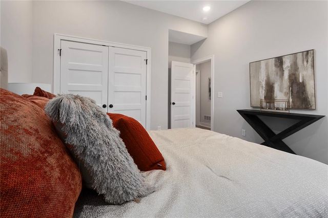 11277 S Sunray Drive, Olathe, KS 66061