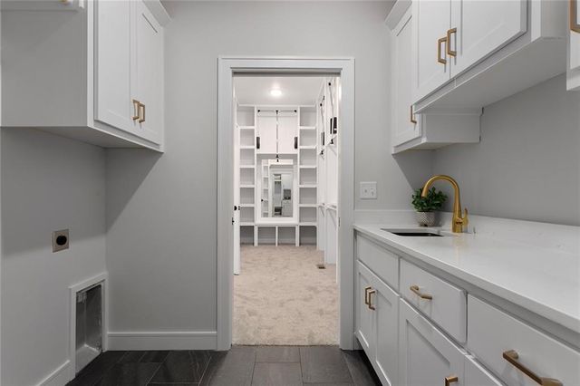 11277 S Sunray Drive, Olathe, KS 66061