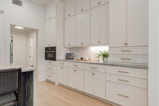 9607 Vicksburg Avenue, Lubbock, TX 79424