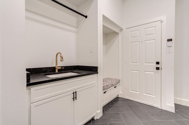 9607 Vicksburg Avenue, Lubbock, TX 79424