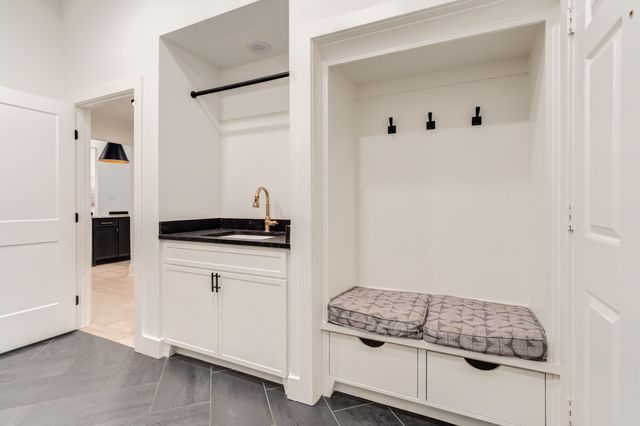 9607 Vicksburg Avenue, Lubbock, TX 79424