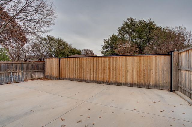 9607 Vicksburg Avenue, Lubbock, TX 79424