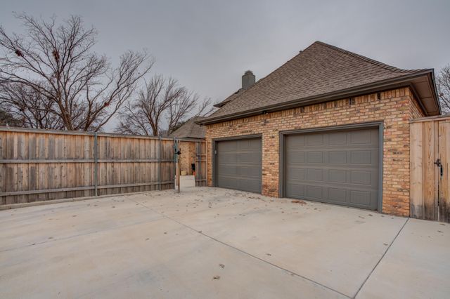 9607 Vicksburg Avenue, Lubbock, TX 79424